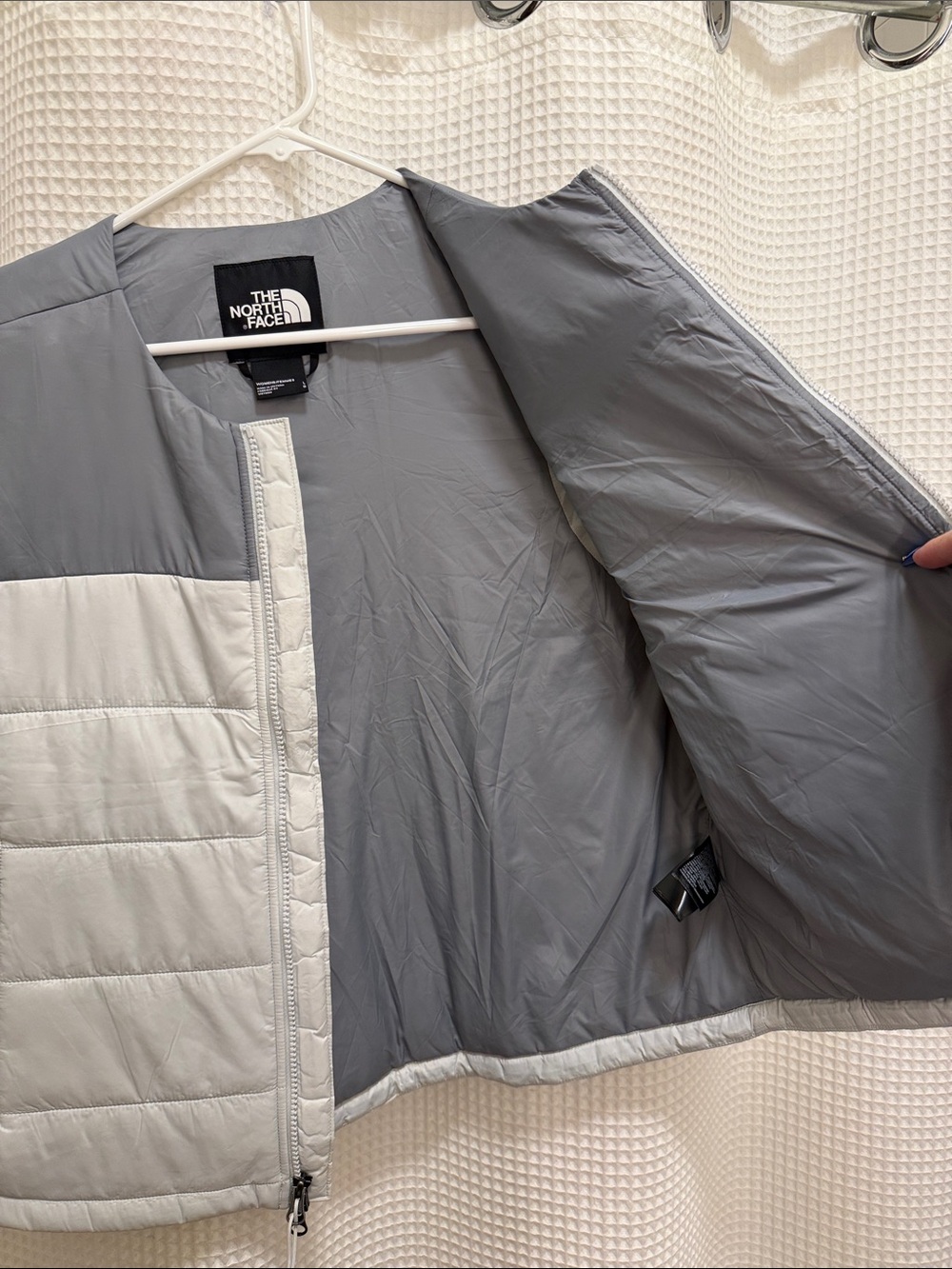 The North Face Light Two Tone Gray Puffer Vest - NWT L - Picture 10 of 11